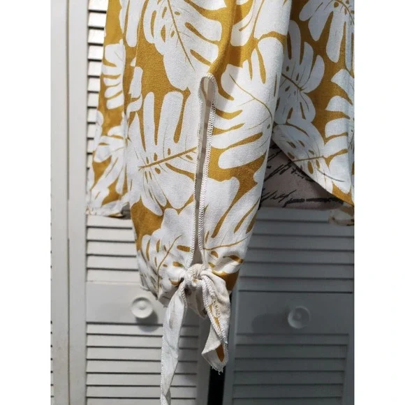 One Clothing Off Shoulder Tunic Top Women's Medium Gold Leaf Print Slit Sleeve - Picture 5 of 10